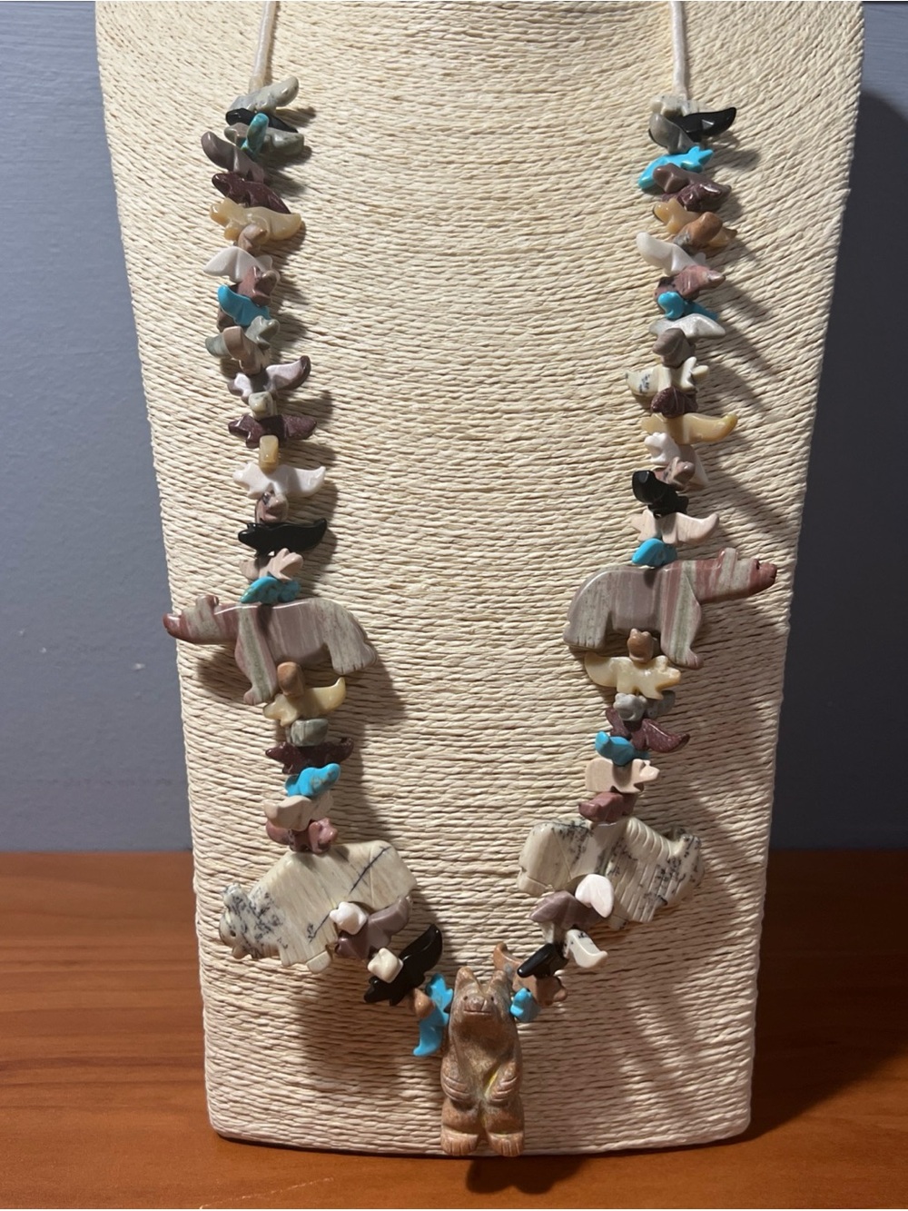 Vintage Native American Santo Domingo (Kewa) Pueblo Carved Stone Fetish Necklace